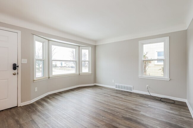 Building Photo - 312 De Villen Ave