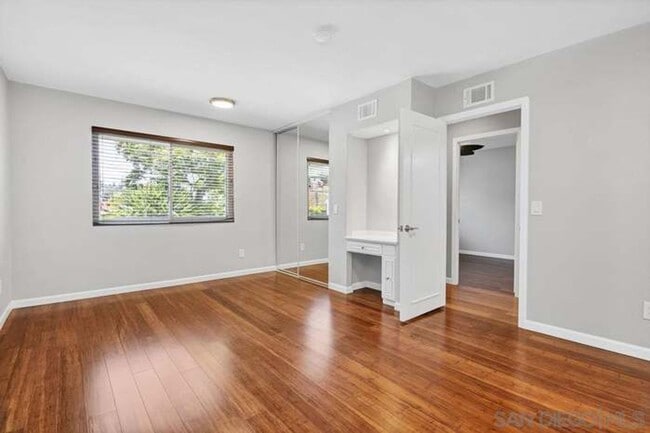 Building Photo - Lovely Family Home with Large Backyard