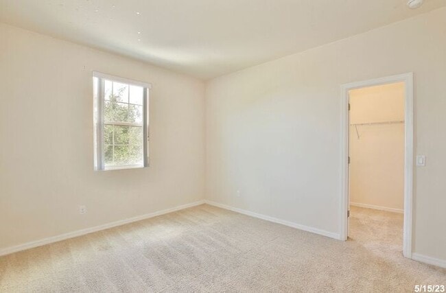 Building Photo - Gorgeous 4/3.5 Home with a Large Fenced Ba...