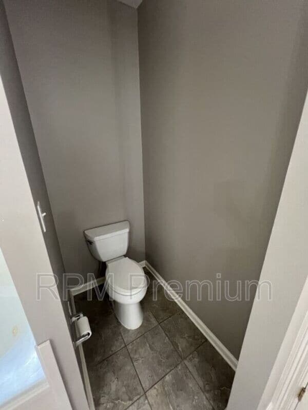 Building Photo - 5518 Arialo Dr