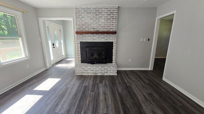 Building Photo - ***Newly Remodeled 3/2 Brick Rancher near WCU***