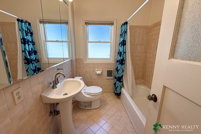 Building Photo - Spacious 3 Bedroom Home in Sign Hill Neighborhood in South San Francisco