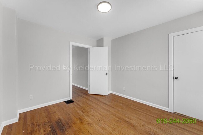 Building Photo - 801 Prospect Ave SE