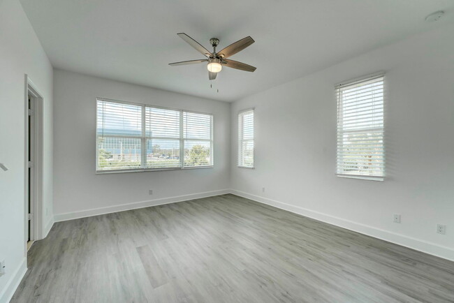 Building Photo - Kingsmoor Way, Wellington, FL 33467 - 3 BR...