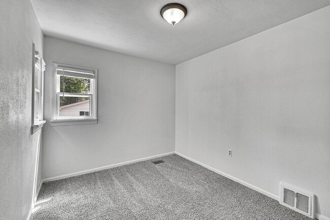 Building Photo - $3,500- Location! 2 Bed 2.5 Bath 2 Non-Con...