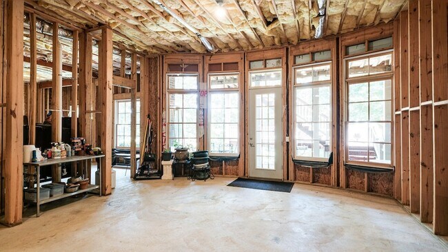 Building Photo - 12 Medalist Ct