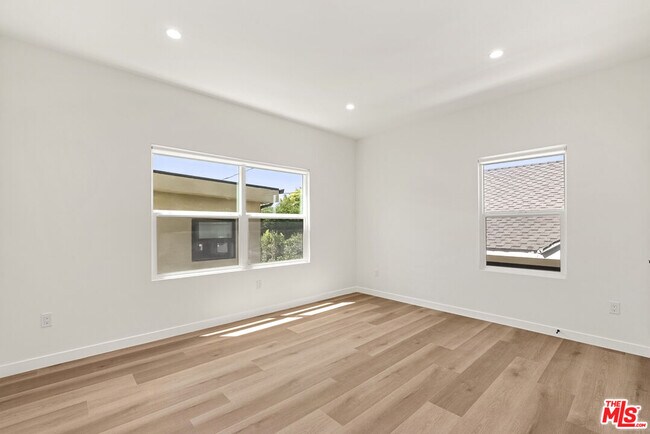 Building Photo - 1305 Lucile Ave