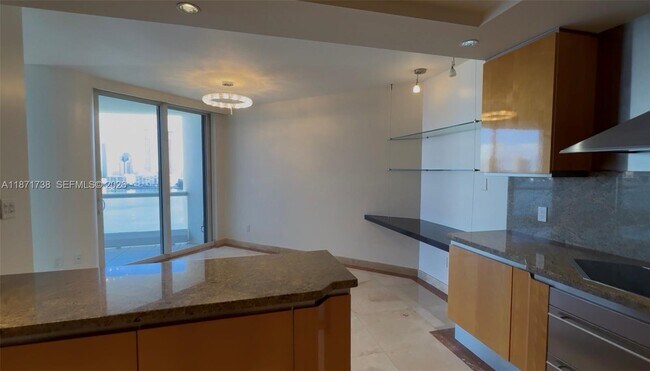 Building Photo - 2600 Island Blvd