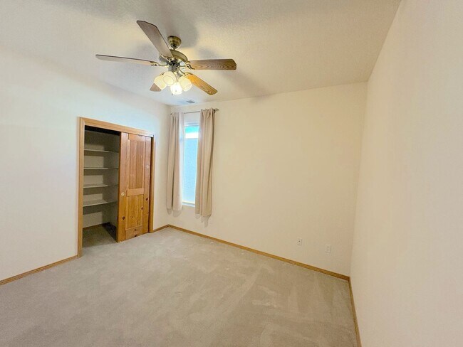 Building Photo - Immaculate 3 bedroom in Rio Rancho! Stunni...