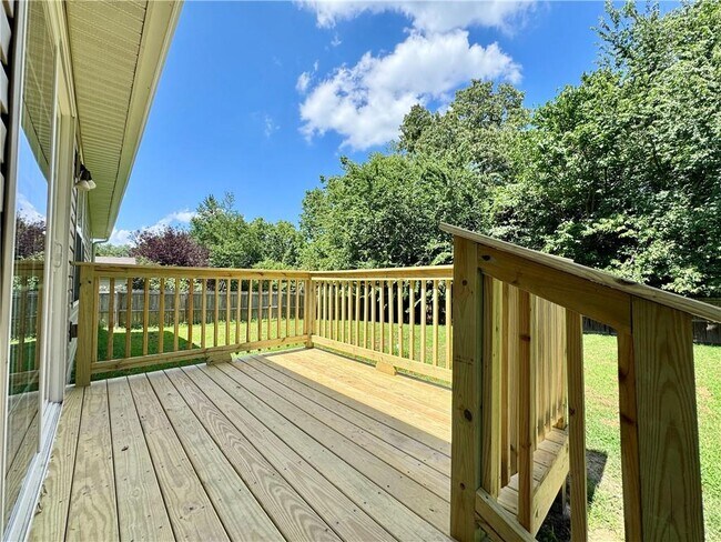 Building Photo - 8 Boreland Ln