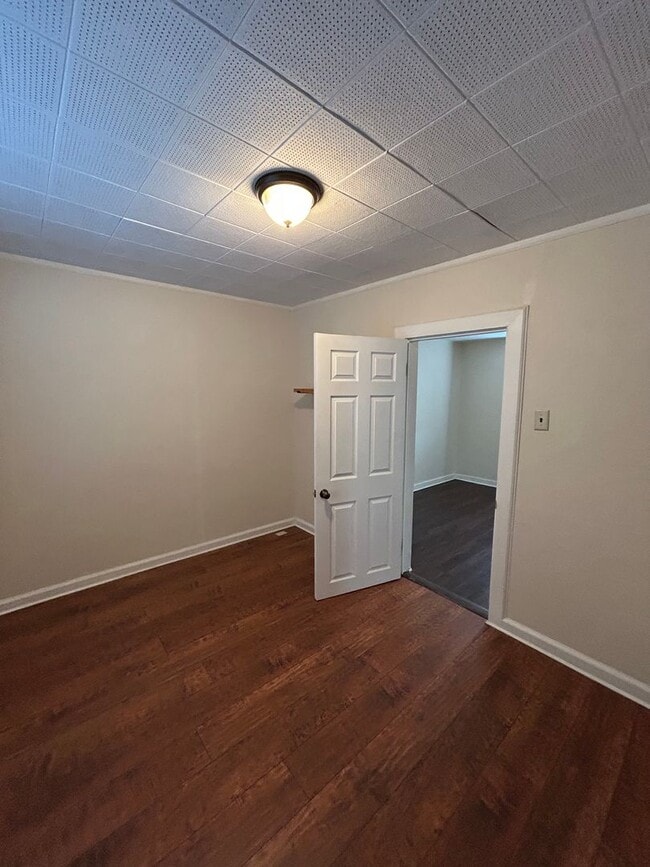 Building Photo - 1121 E 3rd St