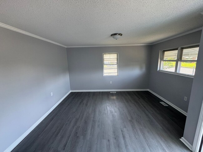 Building Photo - 2 Bedroom House in East Tarboro