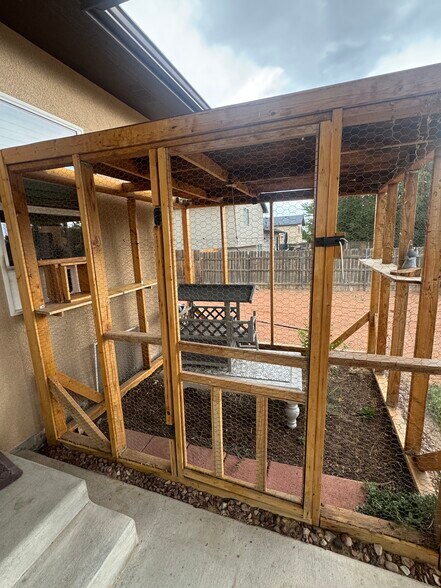 Building Photo - 102 E Arvada Dr