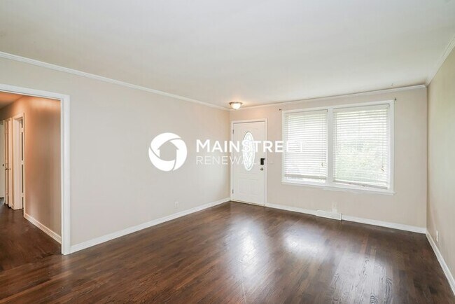 Building Photo - 3 Bedroom Pet-Friendly Home in HENDERSONVILLE, TN with Main Street Renewal