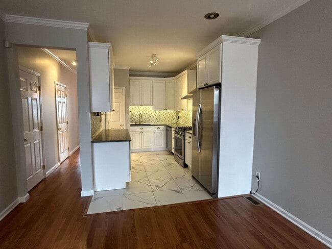 Building Photo - 450 Hartford Dr