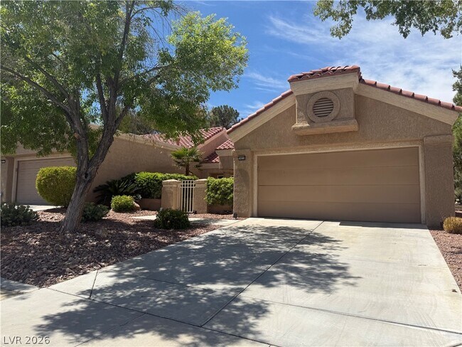 Building Photo - 2425 Showcase Dr