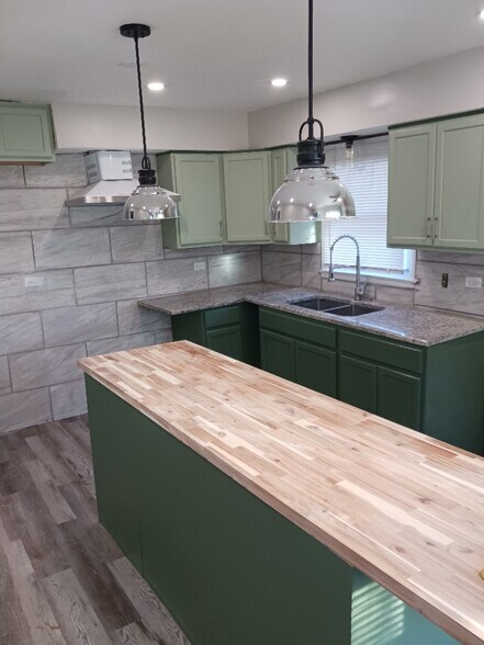 Building Photo - 5424 S Wolcott Ave