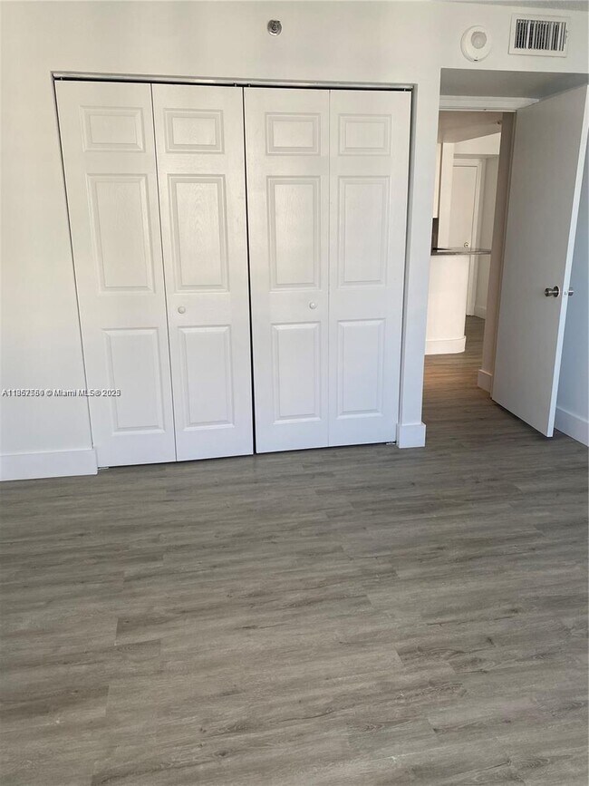 Building Photo - 770 Claughton Island Dr