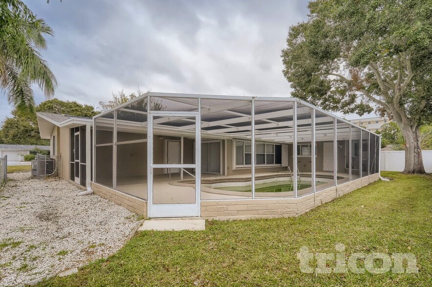 Building Photo - 1641 Patlin Cir N