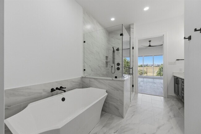 Building Photo - 404 Vista Buena Trl