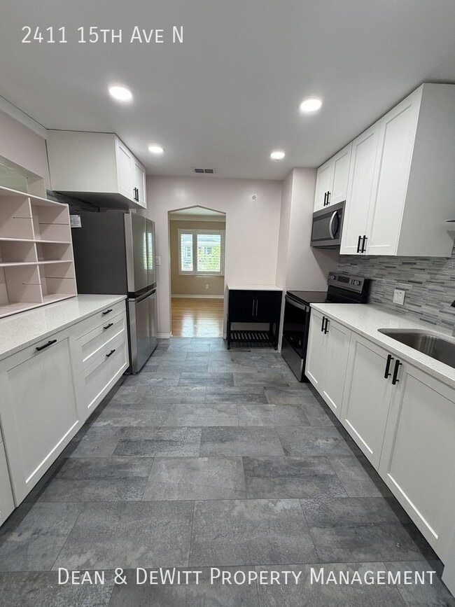 Building Photo - 2411 15th Ave N