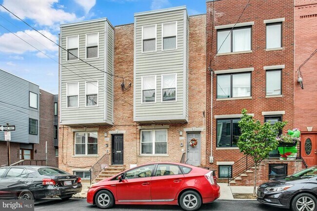 Building Photo - 1215 S 18th St