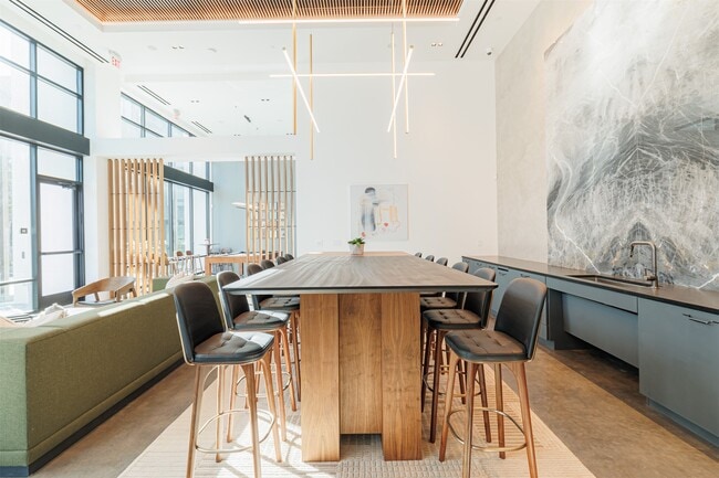 Building Photo - 10505 Deerwood Rd