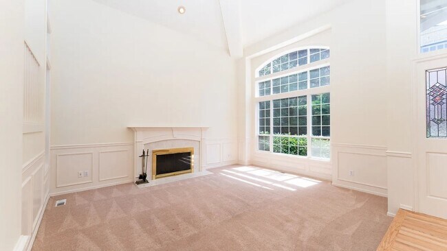 Building Photo - 4Bd/2.5Ba Bellevue House