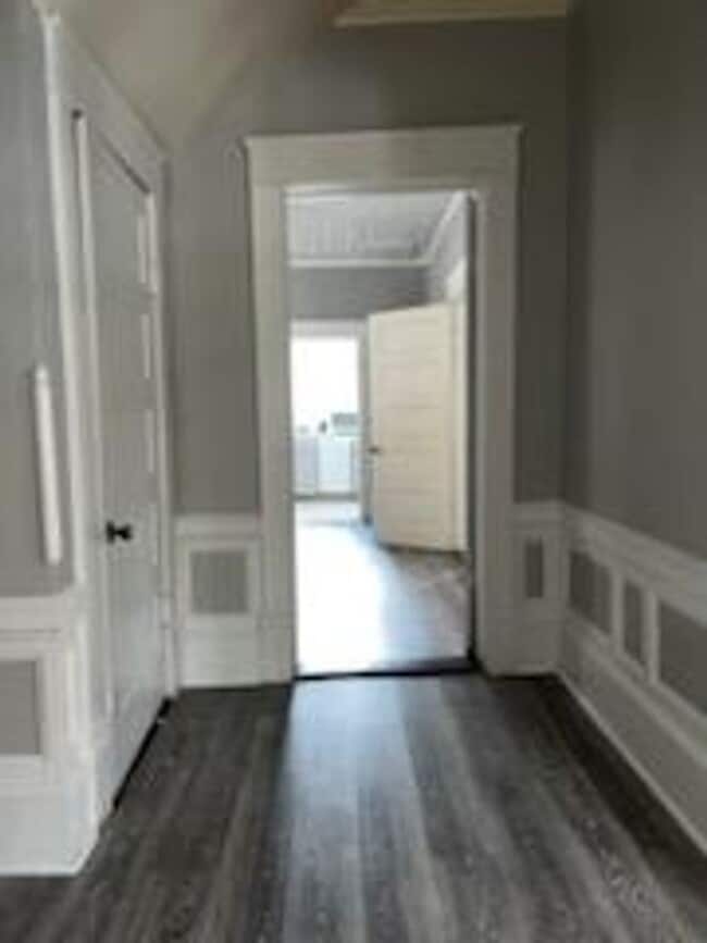 Primary Photo - One Bedroom Furnished Apartment in Downtow...