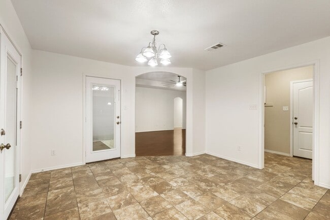 Building Photo - 207 Black Walnut Ct