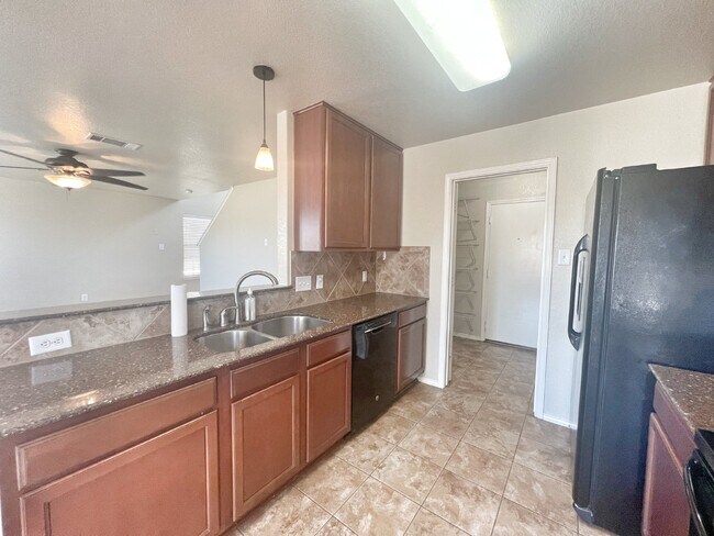 Building Photo - Prime Avery Park Location – Easy Access to...
