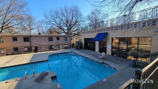 Building Photo - 2425 Vail Ave