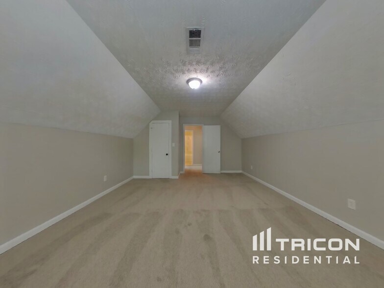 Building Photo - 55 6th Ave