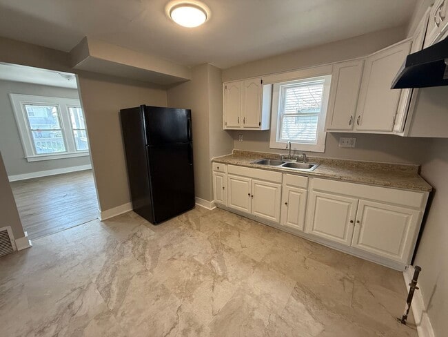 Building Photo - 4503 E 126th St