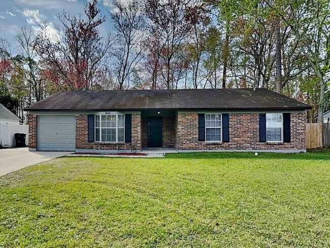 Building Photo - 2626 Pinewood Blvd