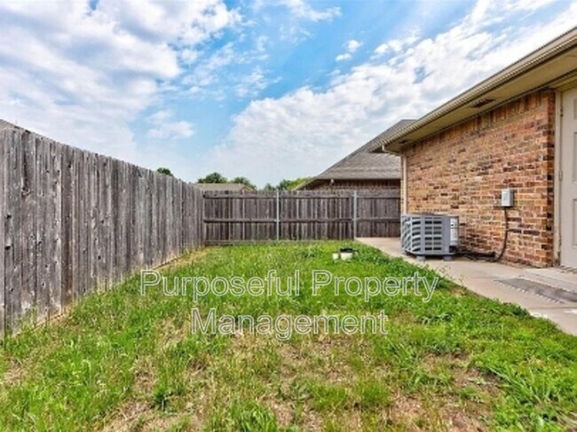 Building Photo - 4313 Edinburg Way