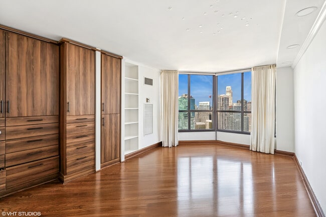 Building Photo - 405 N Wabash Ave