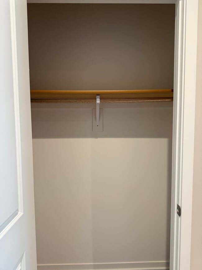 Building Photo - 3-Stall Garage 2 bedroom/2.5 bathroom ranc...