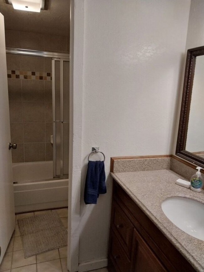 Building Photo - 4660 Vail Racquet Club Dr