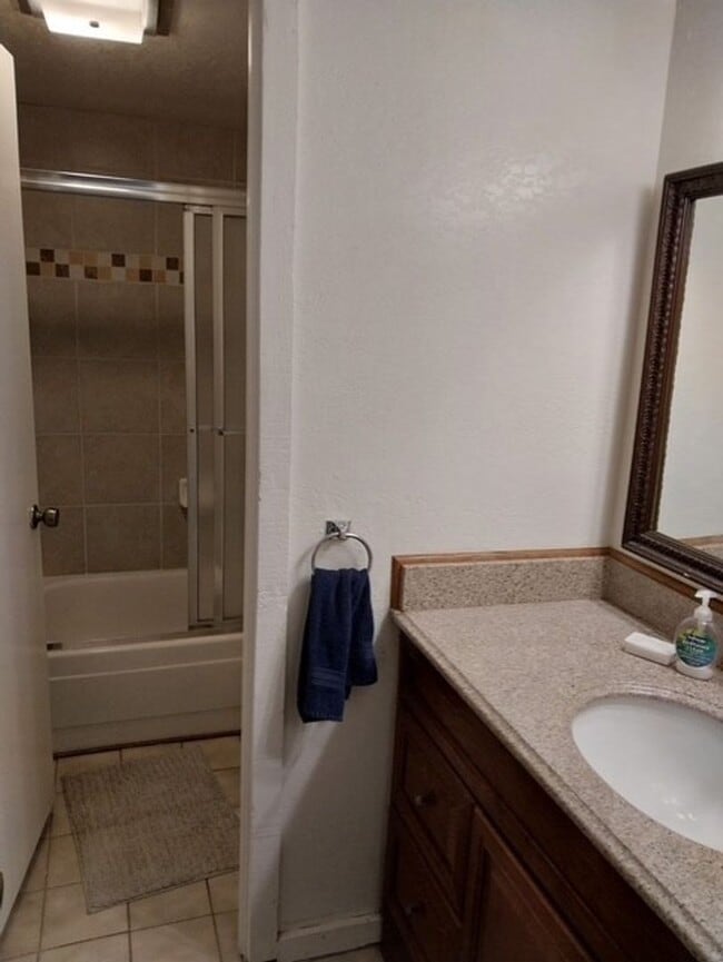 Building Photo - Winter 2026/27 Top floor end unit | 2 bed / 2 bath + loft