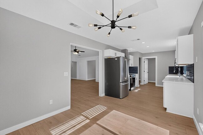 Building Photo - Renovated Home In the Coveted Allen ISD