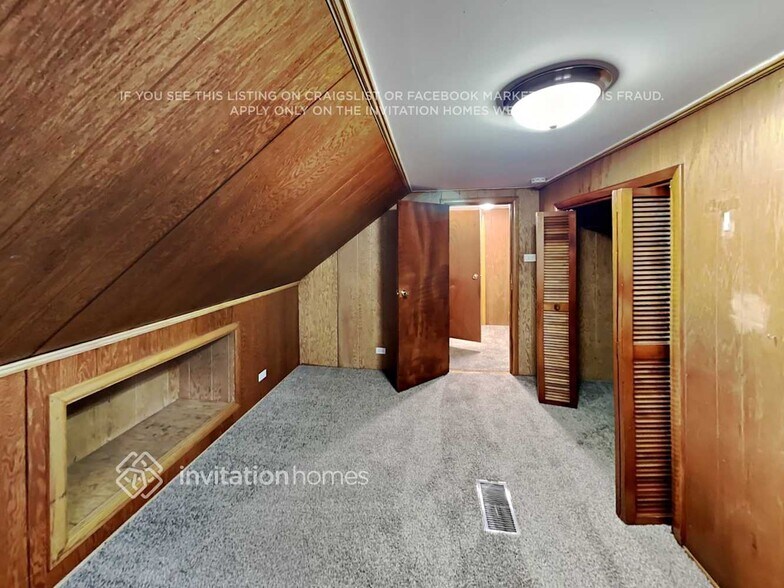 Building Photo - 10933 S Tripp Ave