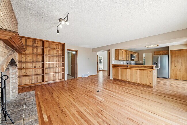 Building Photo - $2,845.95- 4-Bed /3-Bath Gem with Finished Basement and Fenced-in Yard in Colorado Springs!