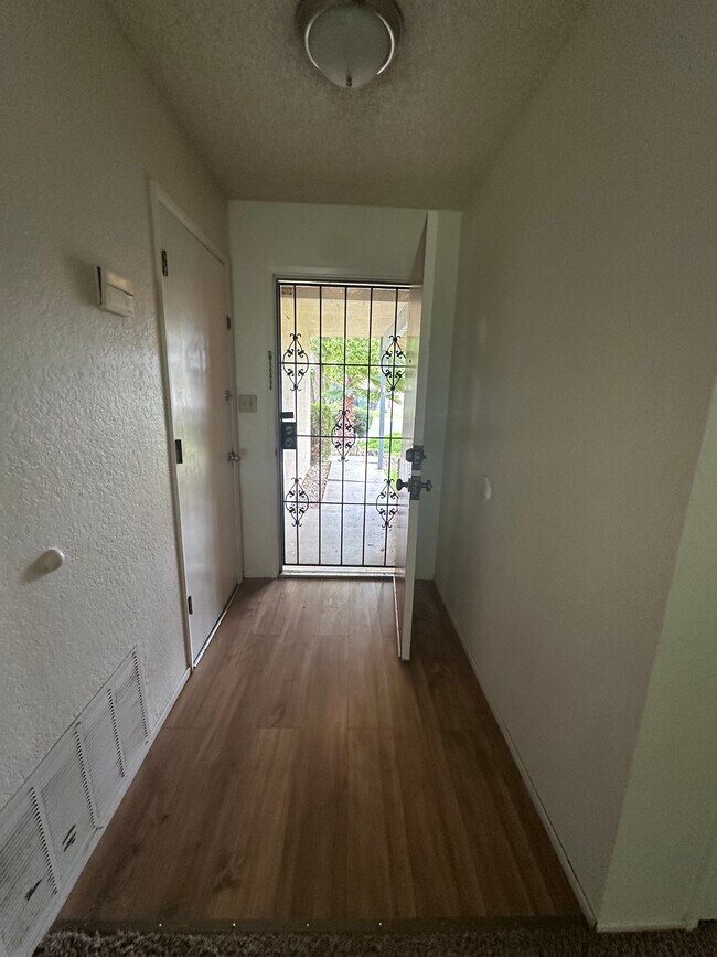 Building Photo - 2521 Casita Dr