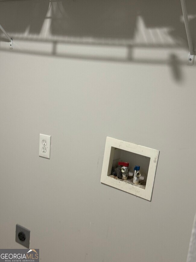 Building Photo - 1750 Linwood Ave