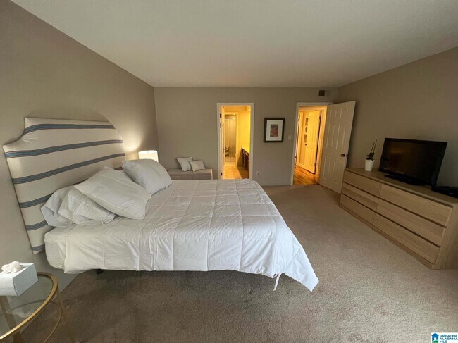 Building Photo - 1120 Beacon Pkwy W