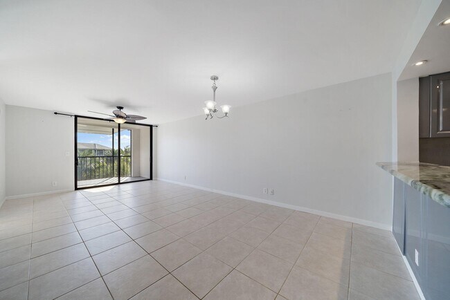 Building Photo - 243 Bay Colony Dr N