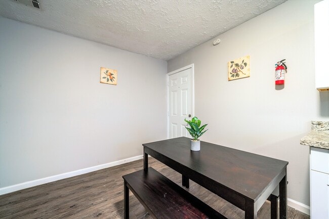 Building Photo - 4311 Tiffany Dr