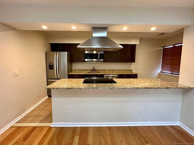 Building Photo - 17 Lance Cir