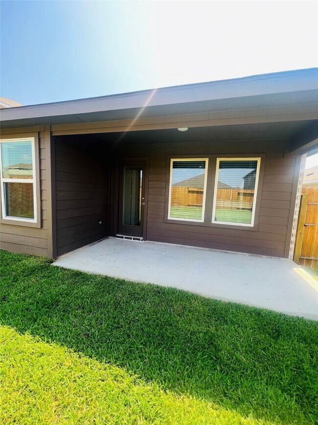 Building Photo - 5211 Mossdale Blf Ln